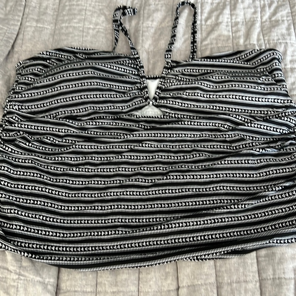 Time & Tru Size 3X Black&White Aztec Print Tankini